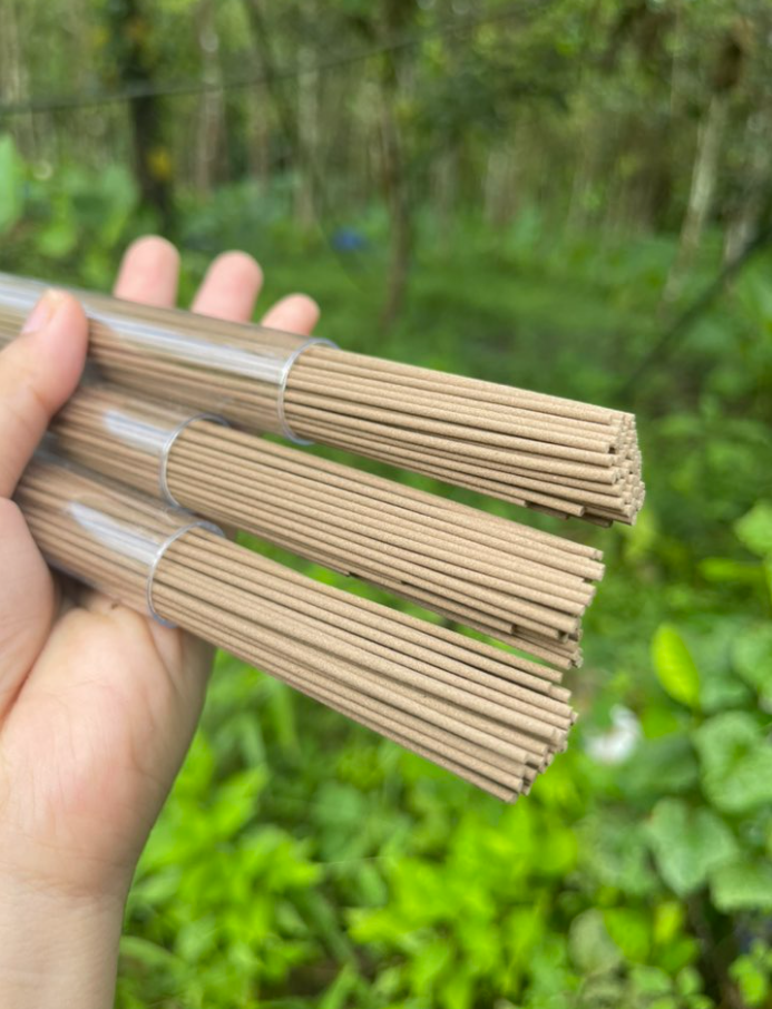 Tận hưởng mùi hương nhang Trầm Hương 2